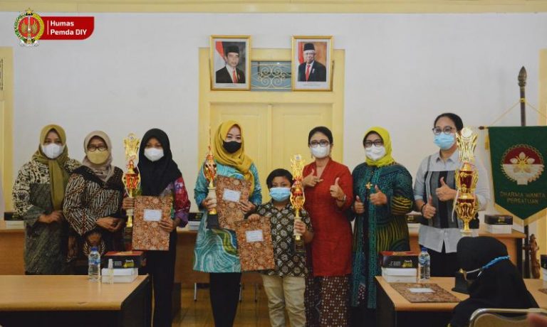Peringati Hari Ibu, Yogyakarta Gelar Lomba Lukis Tas Pandan