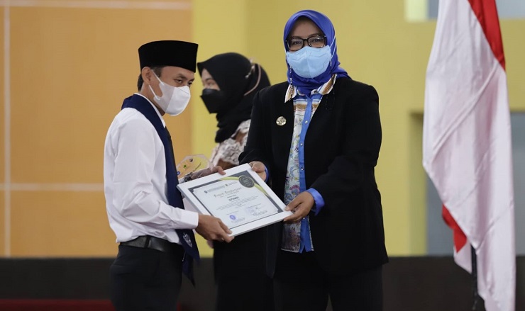 120 Orang Angkatan Pertama Sekolah Pemerintahan Desa Diwisuda Bupati Bogor 120 Orang Angkatan Pertama Sekolah Pemerintahan Desa Diwisuda Bupati Bogor