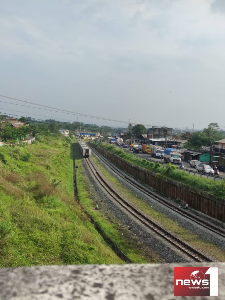 Hore !! Kereta Api Pangrango Kembali Beroperasi Dengan Normal. Hore !! Kereta Api Pangrango Kembali Beroperasi Dengan Normal.