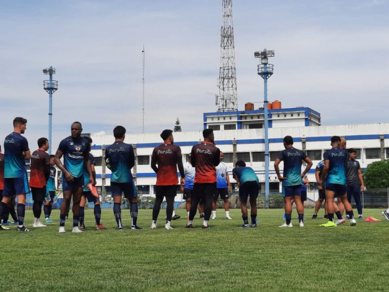 Persib Batal Latihan Uji Coba, Ini Komentar Pelatih!!