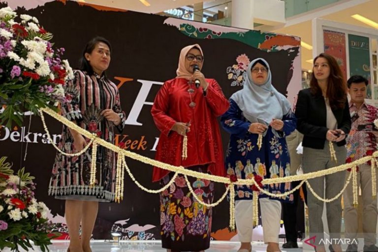 Fery Farhati Puji Para Perajin Jakarta yang Tetap Berkarya di Era Pandemi Fery Farhati Puji Para Perajin Jakarta yang Tetap Berkarya di Era Pandemi