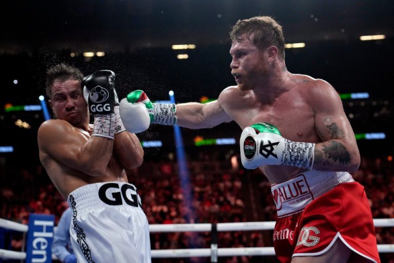 Canelo Alvarez Kalahkan Gennady Golovkin, Tetap Juara Tak Terbantahkan