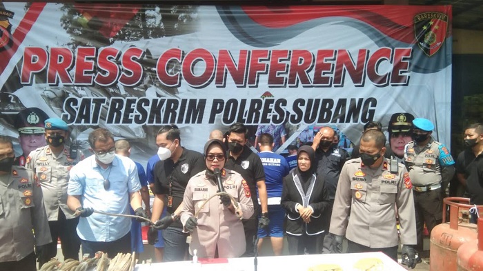 Polres Subang Ringkus Pengoplos Tabung Gas Elpiji Beromset Rp2,7 Milia dalam 1,5 Bulan Polres Subang Ringkus Pengoplos Tabung Gas Elpiji Beromset Rp2,7 Milia dalam 1,5 Bulan
