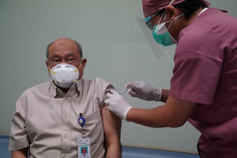 Demi Perlindungan Tambahan, Lansia Diberikan Vaksin Booster Kedua Demi Perlindungan Tambahan, Lansia Diberikan Vaksin Booster Kedua