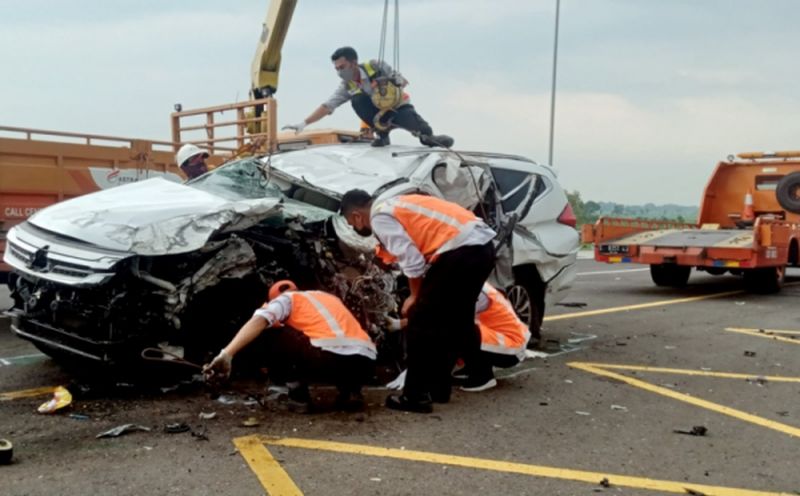 Kecelakaan Mobil di tol