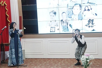 Pembacaan Puisi Ikut Bahagiakan Penderita Thalasemia Bogor di Kebun Raya Bogor Pembacaan Puisi Ikut Bahagiakan Penderita Thalasemia Bogor di Kebun Raya Bogor