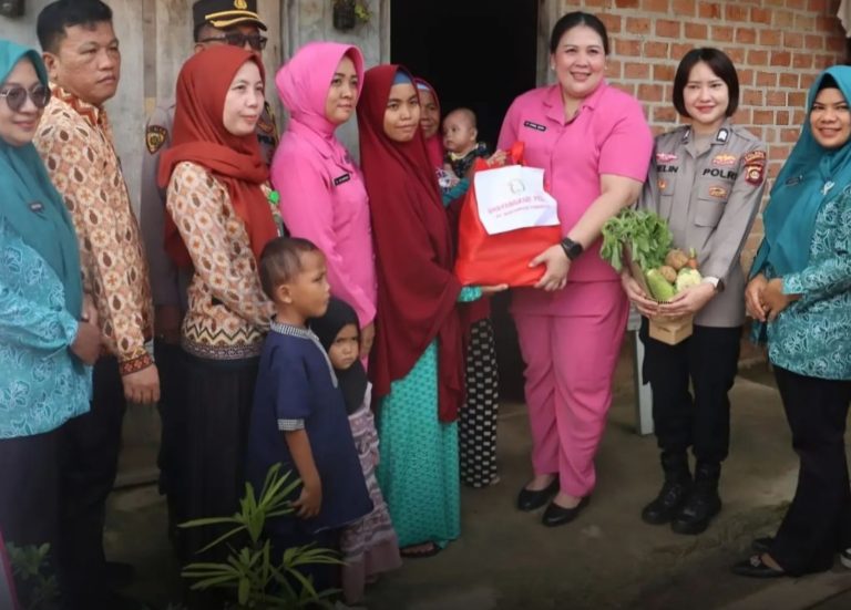 Bakti Kesehatan, Bhayangkari Polres Prabumulih Sambangi Balita Stunting
