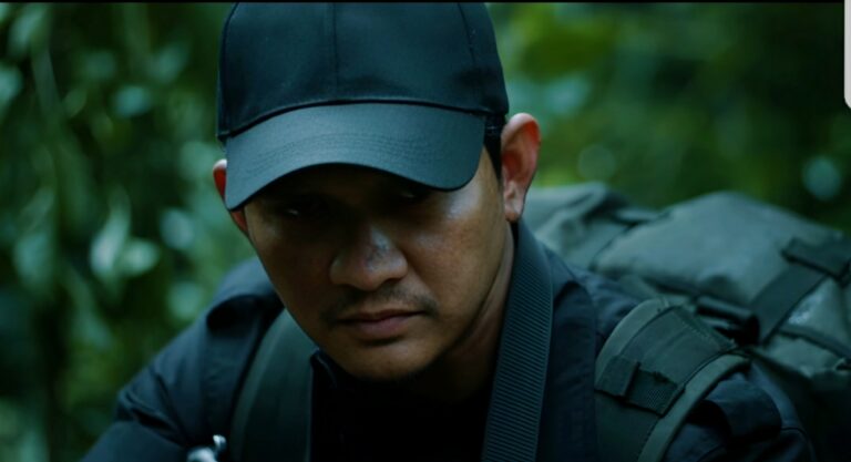 Iko Uwais Bintangi dan Sutradarai Film “TIMUR”, Terinspirasi dari Operasi Penyelamatan Nyata di Papua!