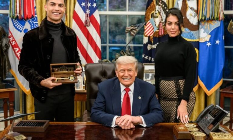 Ketika Ronaldo, Trump, Tim Coock, dan Elon Musk Berada di Satu Meja