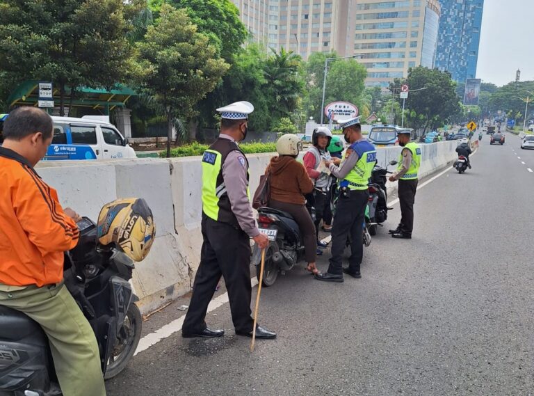 Operasi Zebra 2025 Dimulai 17 November: Tilang Manual Jadi Langkah Akhir Penindakan