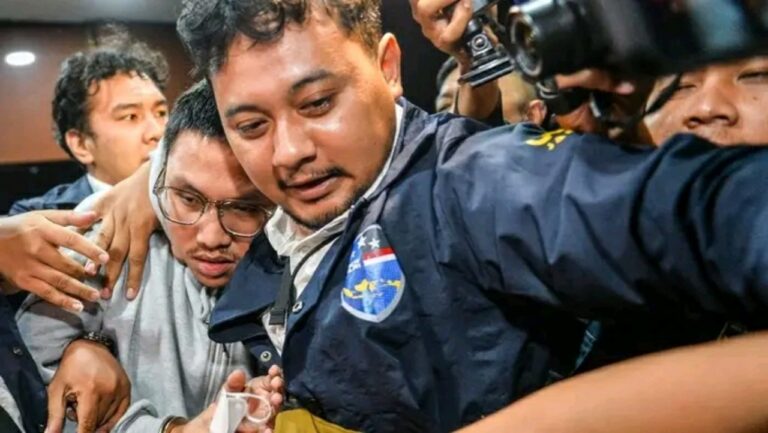Detik-detik Tersangka Ujaran Kebencian Viral Resbob Diciduk Polisi di Semarang!