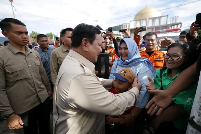 Prabowo Pantau Langsung Kerusakan Jembatan di Sumatra Usai Banjir Bandang