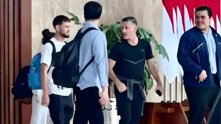 John Herdman Akhirnya Tiba di Indonesia Bareng Keluarga, Siap Pimpin Timnas Garuda