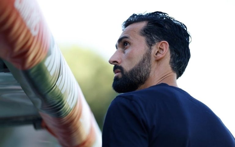 Judi Besar Los Blancos, Andalkan Pelatih Interim dan Striker 18 Tahun di Tengah Badai