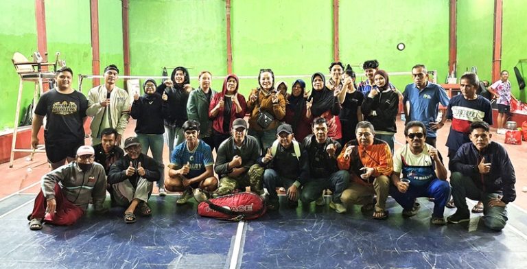 Gelegar Bulutangkis Sukabumi, PB Minggu Ceria Jamu Rombongan Parungkuda dalam Laga Penuh Sensasi!