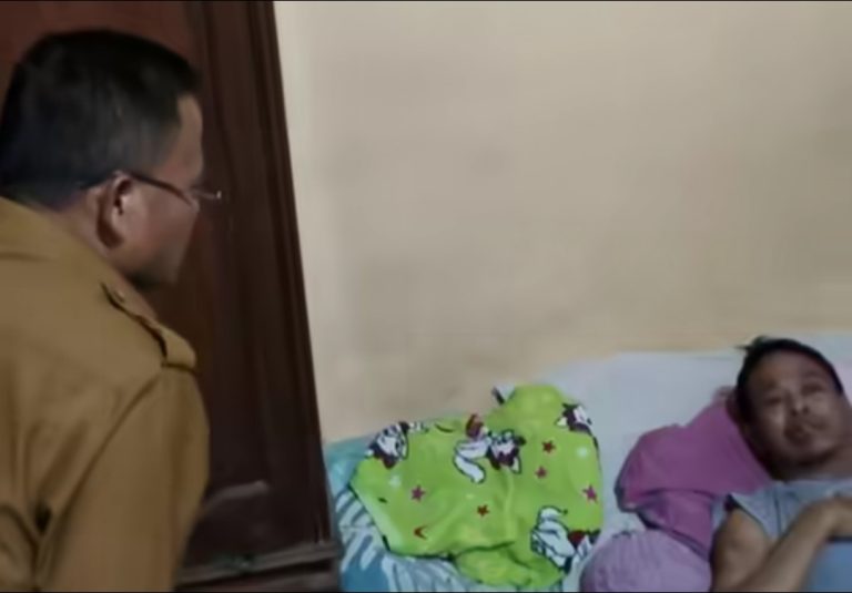 Tak Lekang Waktu, Wali Kota Prabumulih Jenguk Sahabat yang Terbaring Sakit Selama 2,5 Tahun