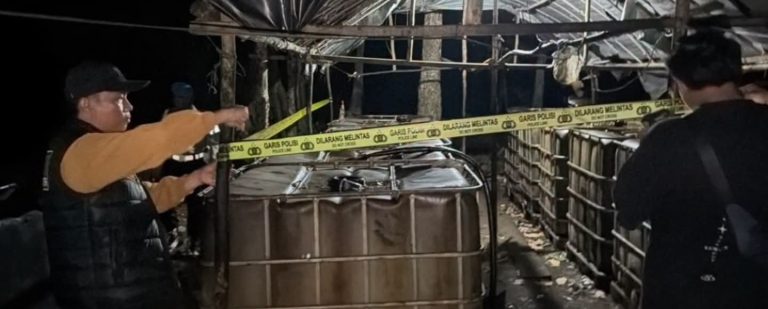Patroli Malam Berbuah Hasil, Polisi Bongkar Dua Penyulingan Minyak Ilegal di Muba