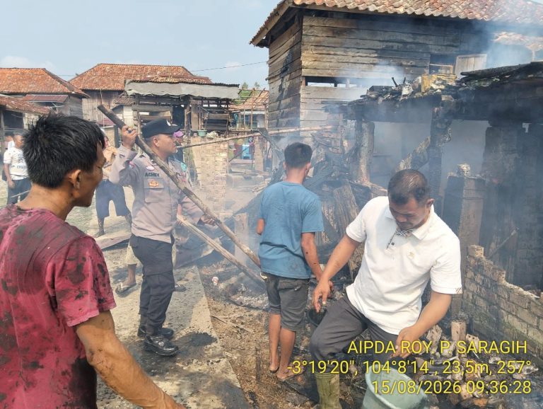 Api Mengamuk di Desa Curup PALI, Tiga Rumah Warga Terbakar