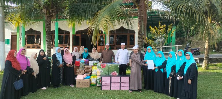 Ringankan Beban Santri, MT Silaturahmi Pematangsiantar Salurkan Sembako hingga Santunan Tunai