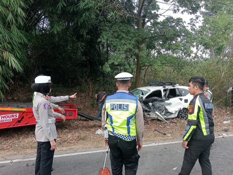 Truk Tangki dan Calya Bertabrakan di Prabumulih, Tiga Penumpang Meregang Nyawa