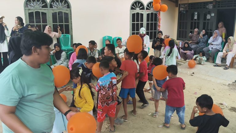 Keseruan Semarak HUT RI di RT 02 Muara Dua Barat, Panjat Pinang hingga Lomba Karaoke
