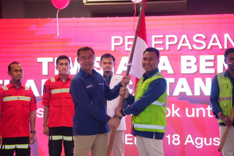 Peduli Korban Bencana, PTBA Kirim Bantuan Logistik ke Sejumlah Posko di NTT