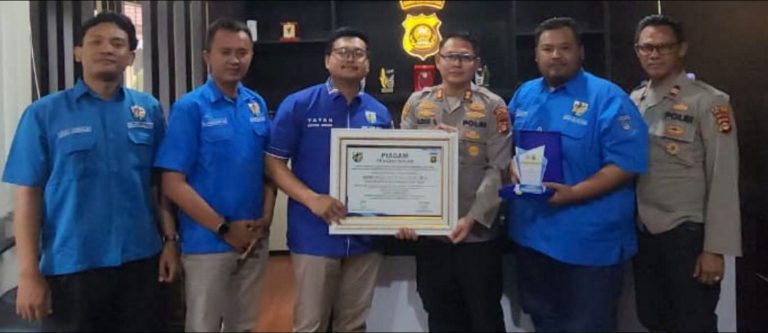 Sinergi Kepolisian dan Pemuda Menguat, KNPI OKU Timur Anugerahi Kapolres