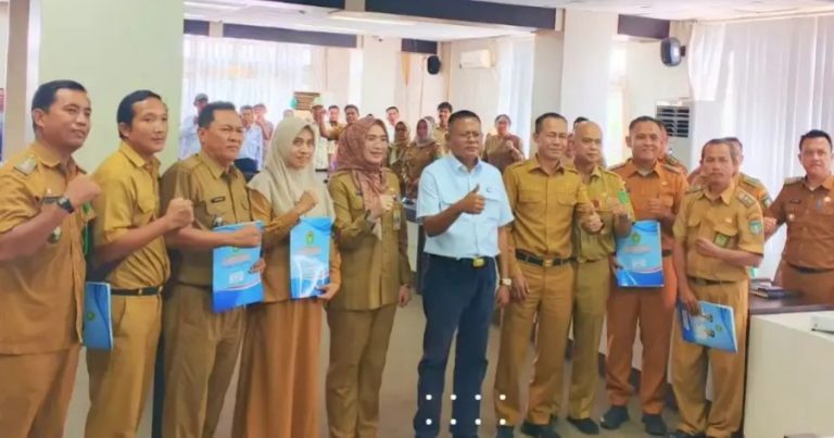 Serahkan Peta Batas Kelurahan, H. Arlan Dorong Tata Kelola Pemerintahan yang Akuntabel
