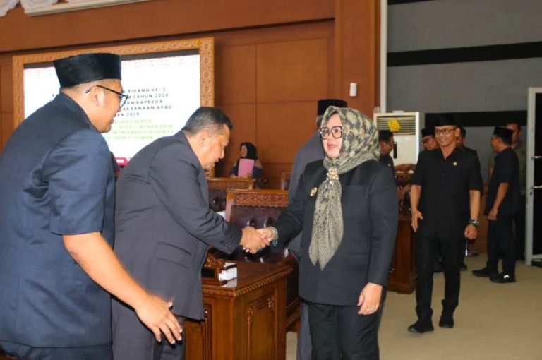 Sumarni Sampaikan Jawaban Pemkab atas Pandangan 9 Fraksi DPRD Muara Enim