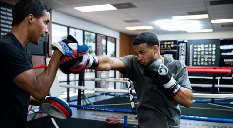 Bentrok Dua Raja Hiburan, Rolando Romero dan Teofimo Lopez Jr Siap Guncang T-Mobile Arena